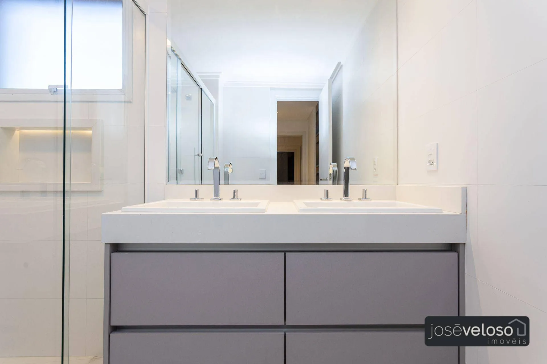 Apartment with open-plan kitchen and 4 bedrooms, 297 m² — photo 40