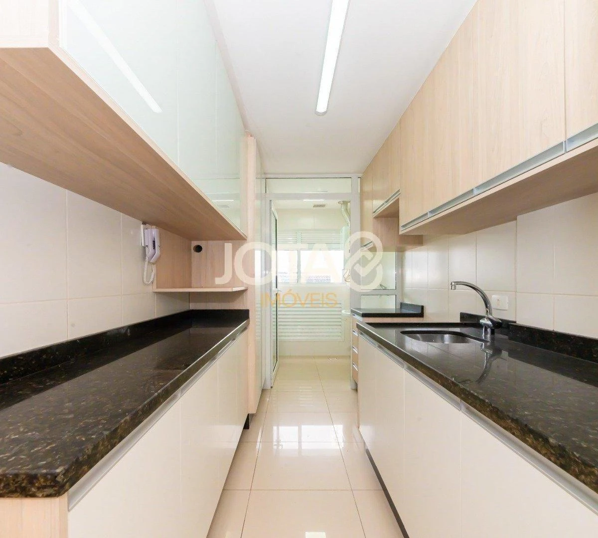 2-bedroom apartment in a building with a gym — photo 9