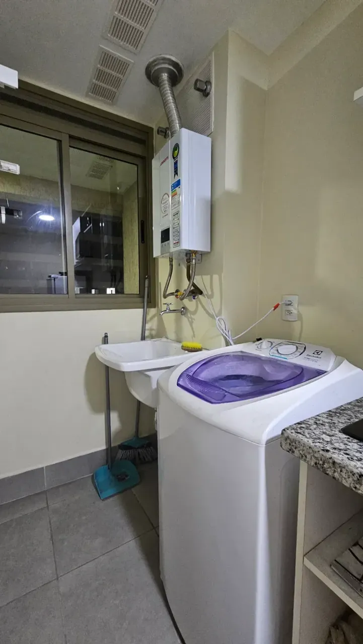Furnished 1-bedroom apartment with open-plan kitchen — photo 4
