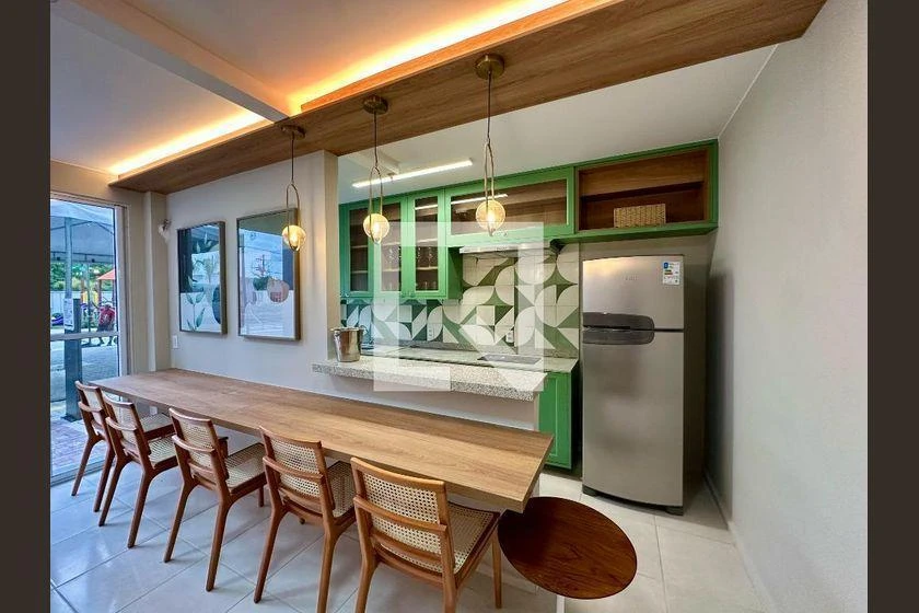 Furnished 2-bedroom apartment with open-plan kitchen — photo 2