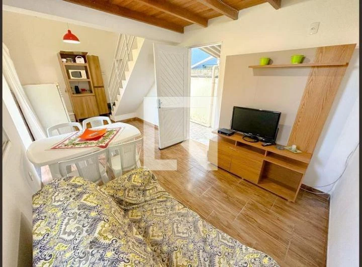 Unfurnished house with 1 bedroom and 2 parking spaces — photo 3