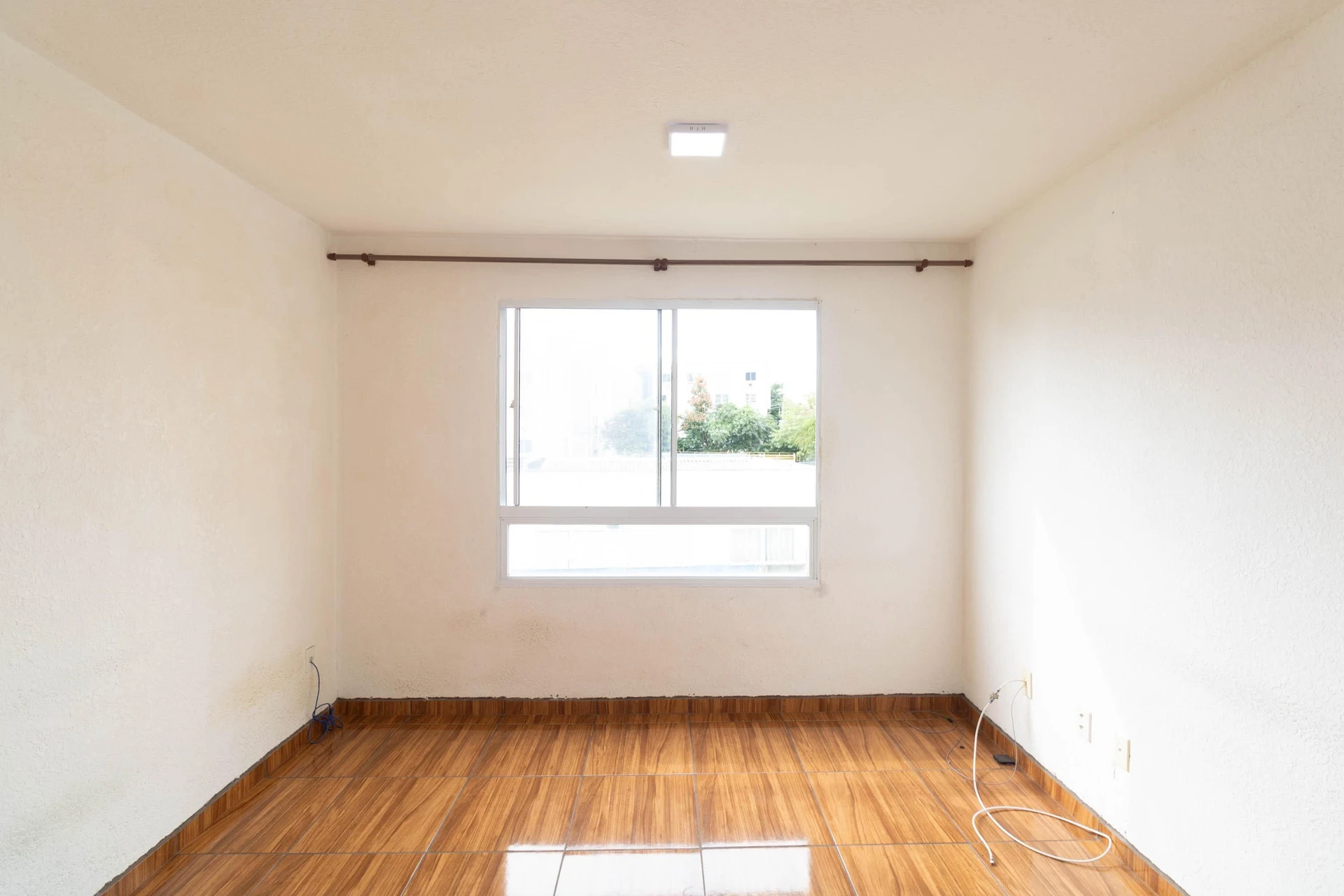2-bedroom apartment with a glass-enclosed shower — photo 17