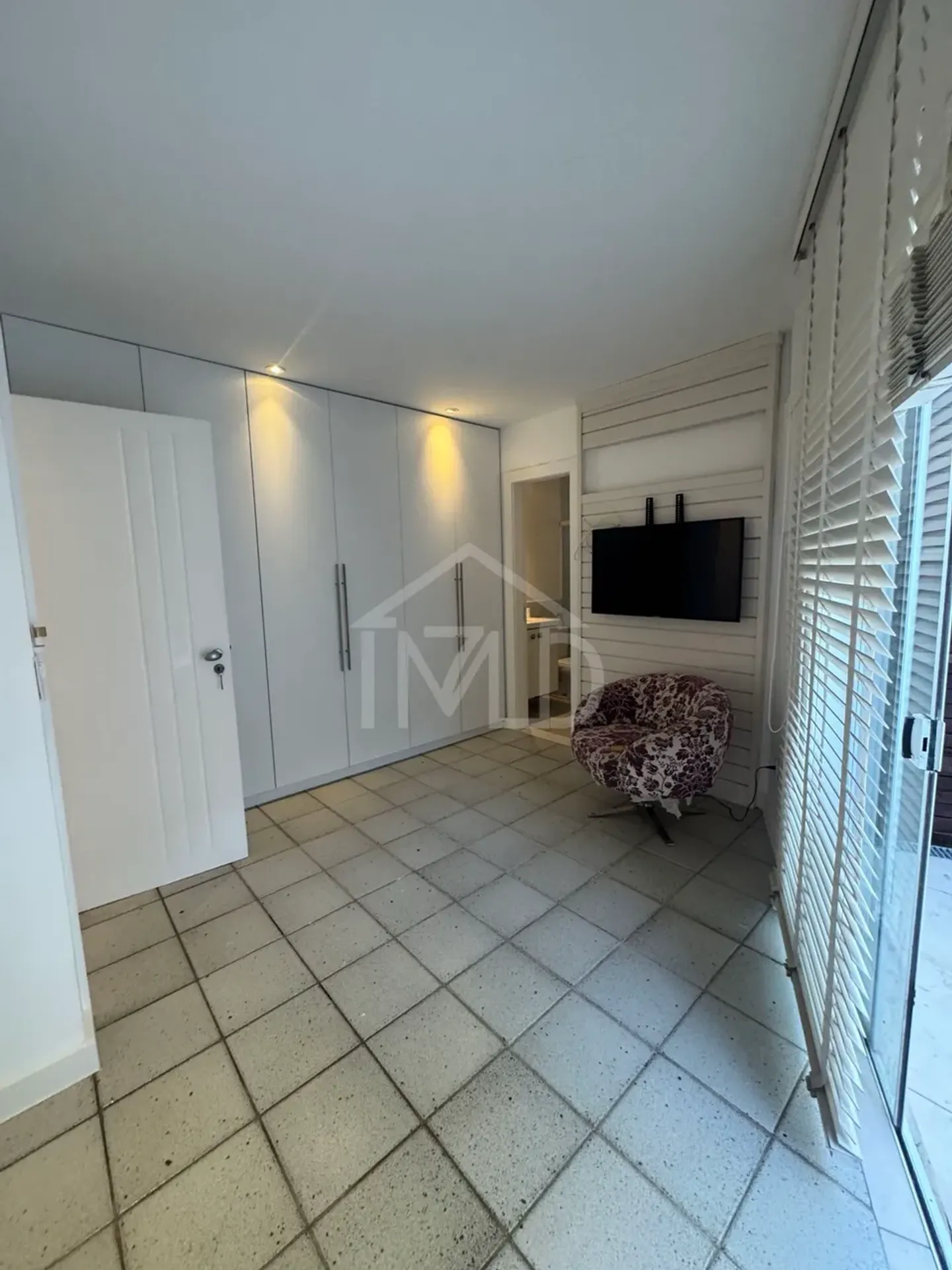 Furnished house with 4 en-suite bedrooms and open kitchen — photo 35