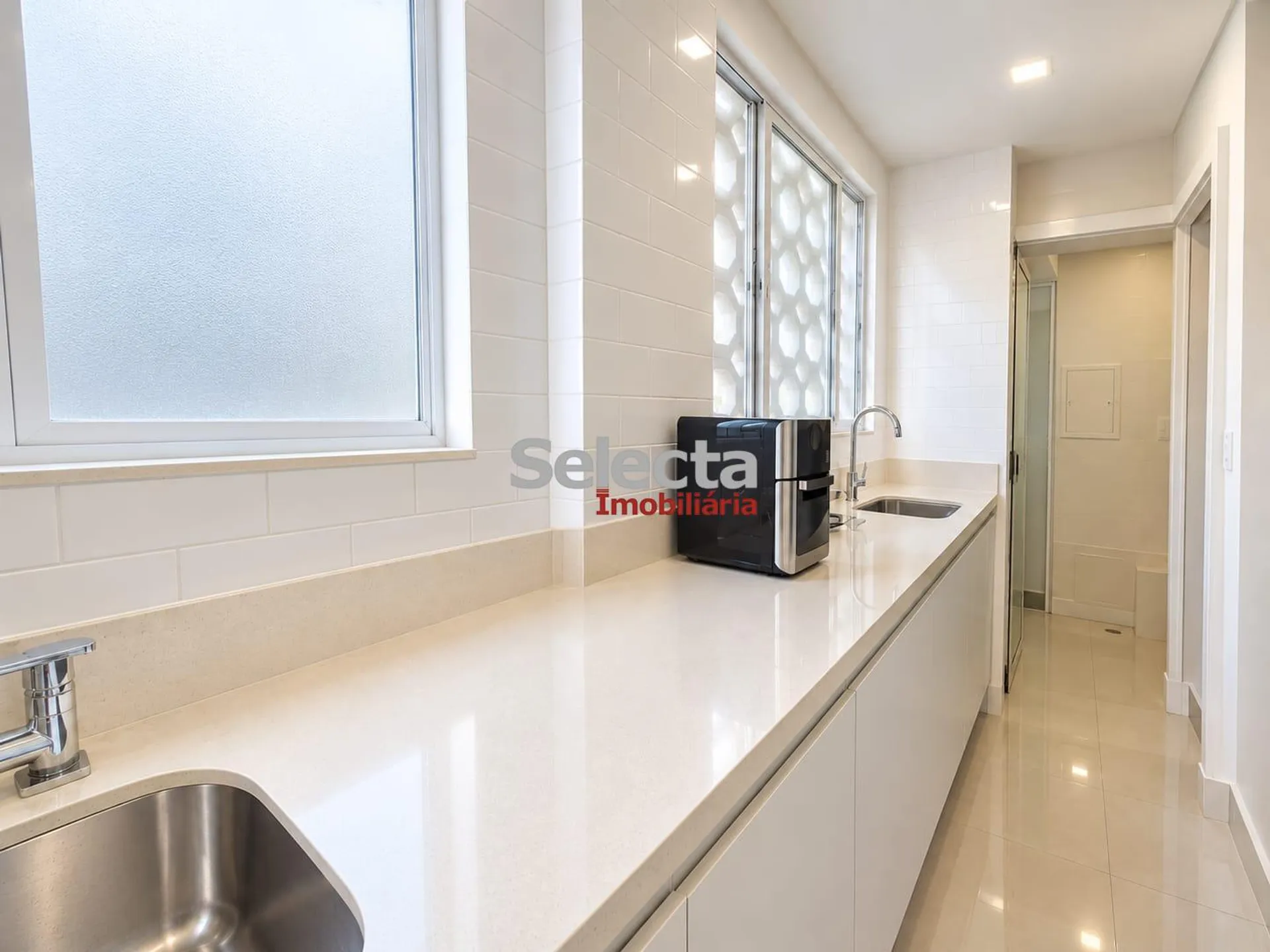 Квартира 100 м² с 3 спальнями и камином — photo 12