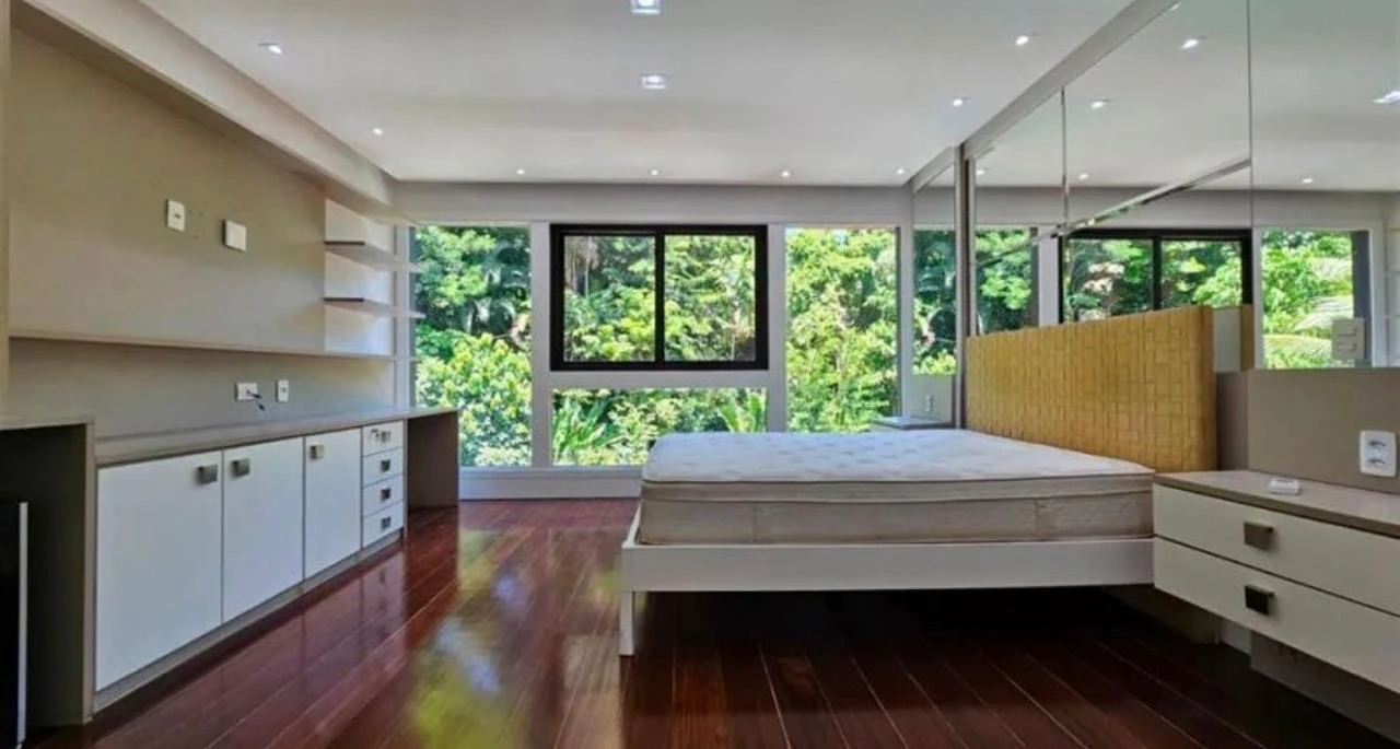 Casa de 5 quartos com 960 m² e 8 banheiros — photo 3
