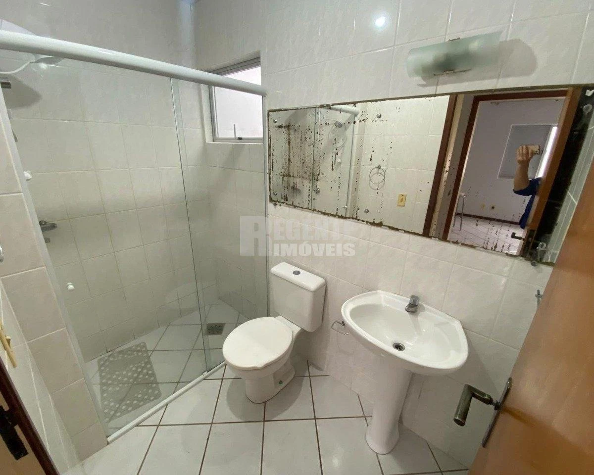 2-bedroom apartment in a building with a gym — photo 6