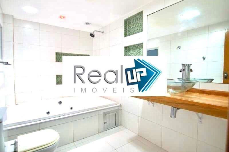 172 m² apartment with 3 bedrooms and a dedicated laundry area — photo 13