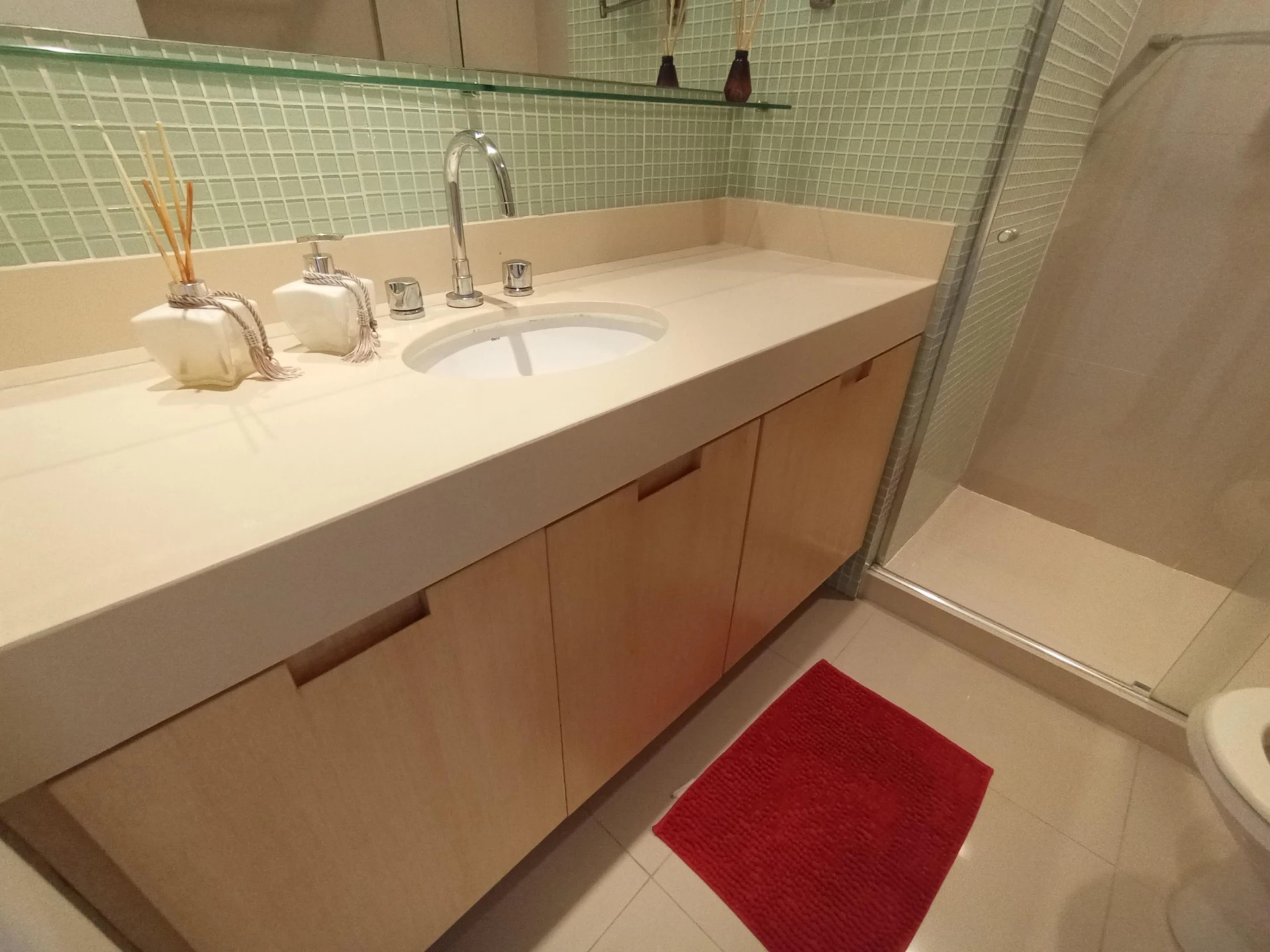Furnished 3-bedroom apartment with enclosed balcony — photo 2
