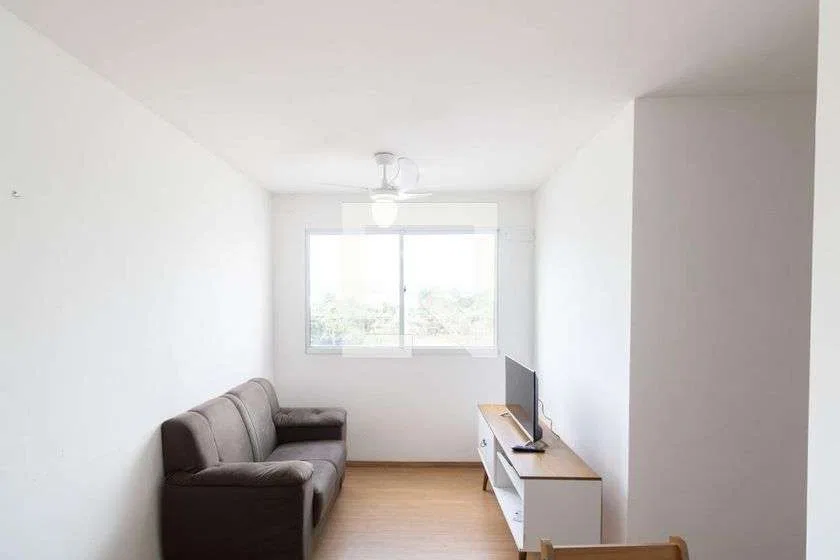2-bedroom apartment with wood or laminate floors — photo 3