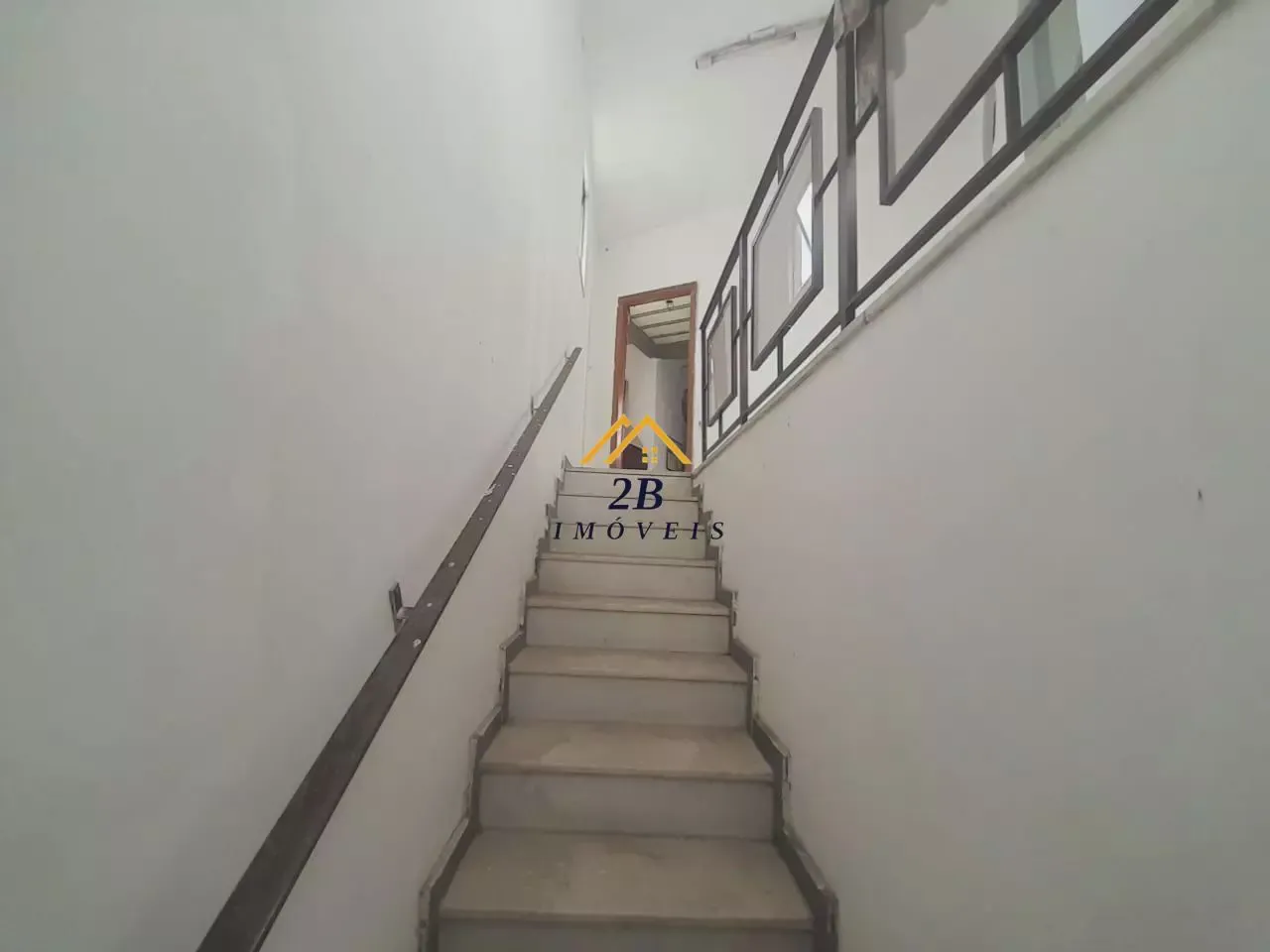 Unfurnished house with 5 bedrooms and 5 bathrooms — photo 4