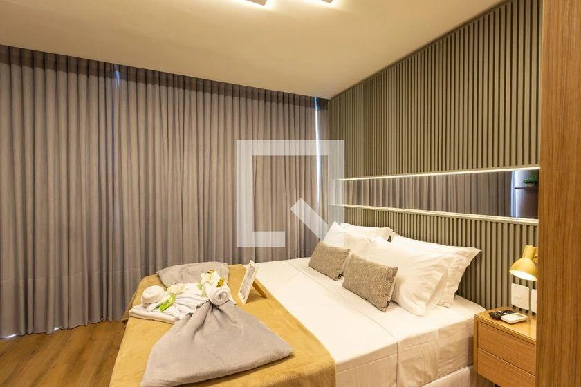Furnished studio, 24 m², with floor-to-ceiling windows