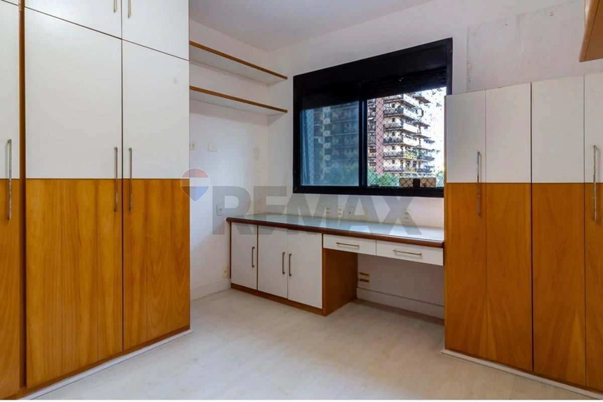 217 m² apartment with 4 bedrooms and balcony BBQ — photo 16