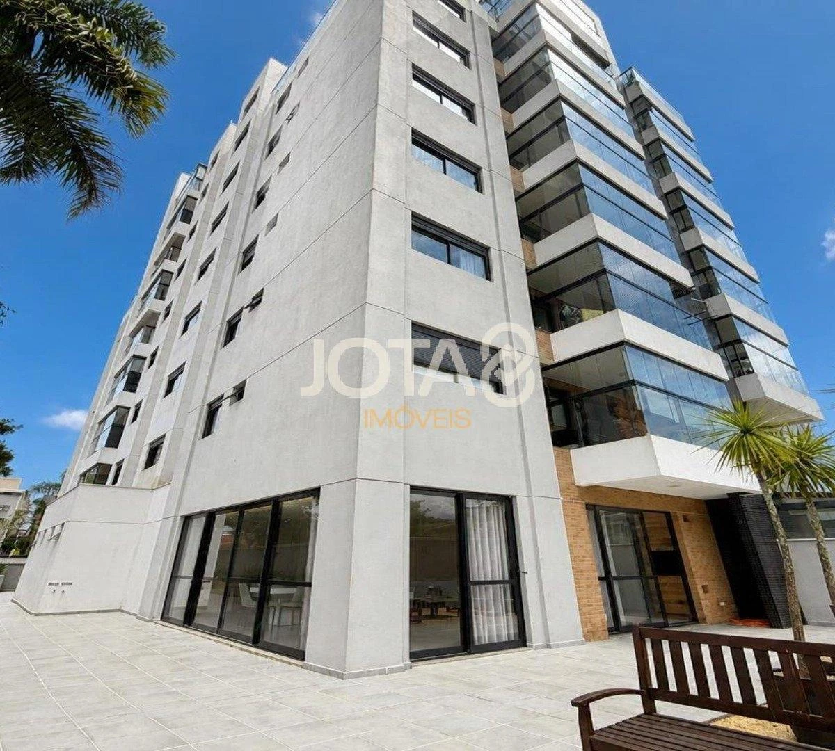 Floor-to-ceiling windows in a 3-bedroom apartment, 150 m² — photo 40