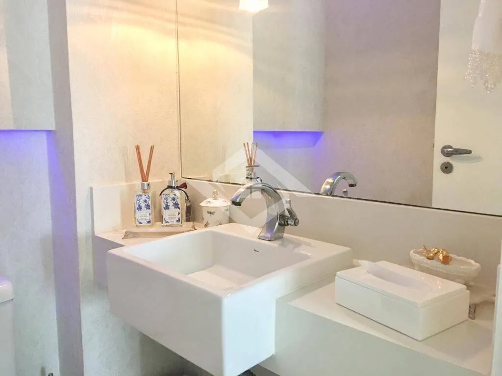 3-bedroom apartment with a bathtub — photo 19