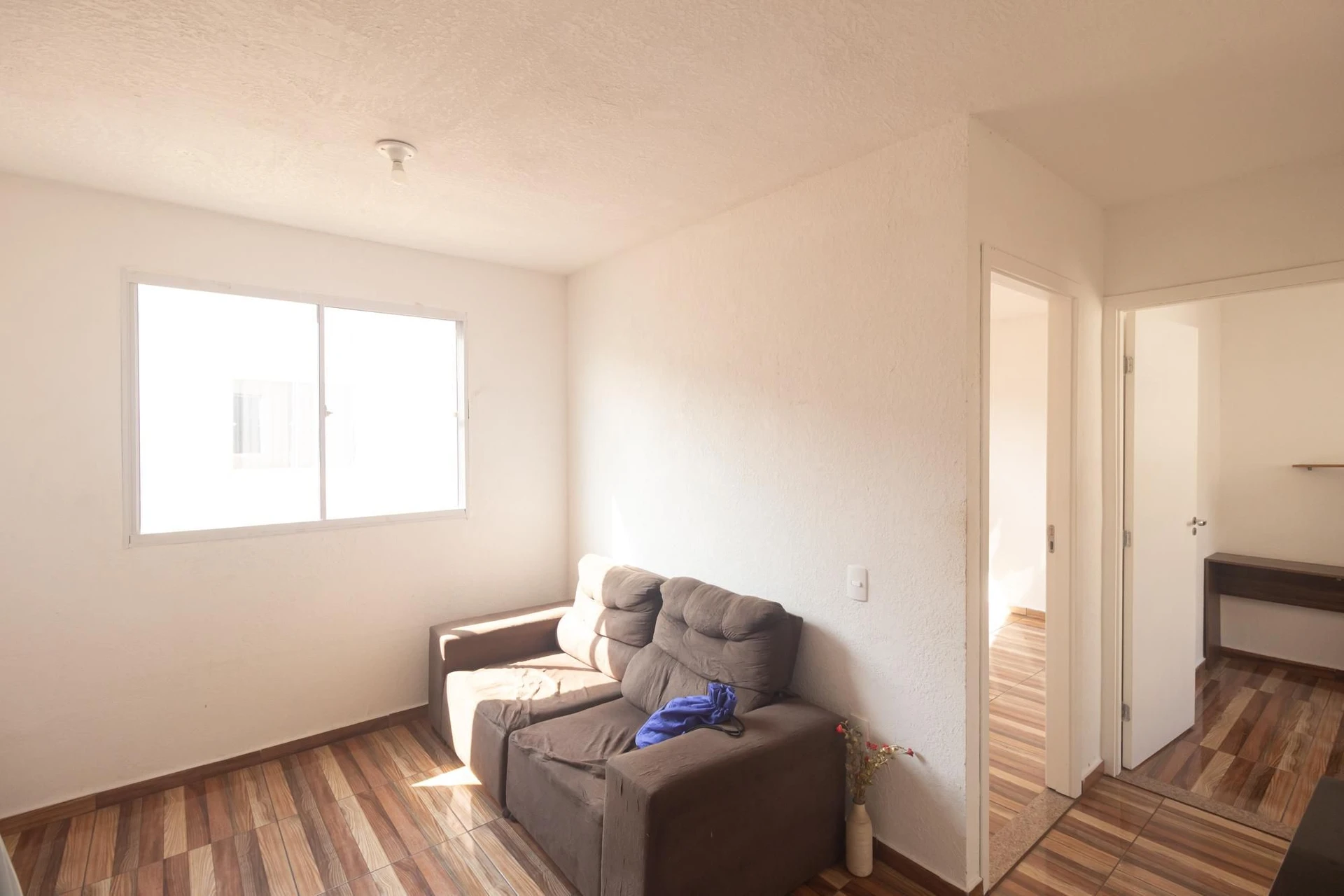 Furnished apartment with 2 bedrooms and an open kitchen — photo 28