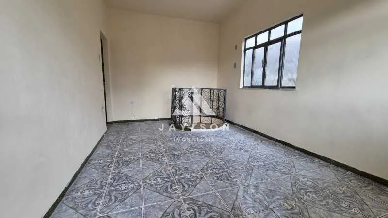 Unfurnished 1-bedroom apartment with a closed kitchen — photo 16