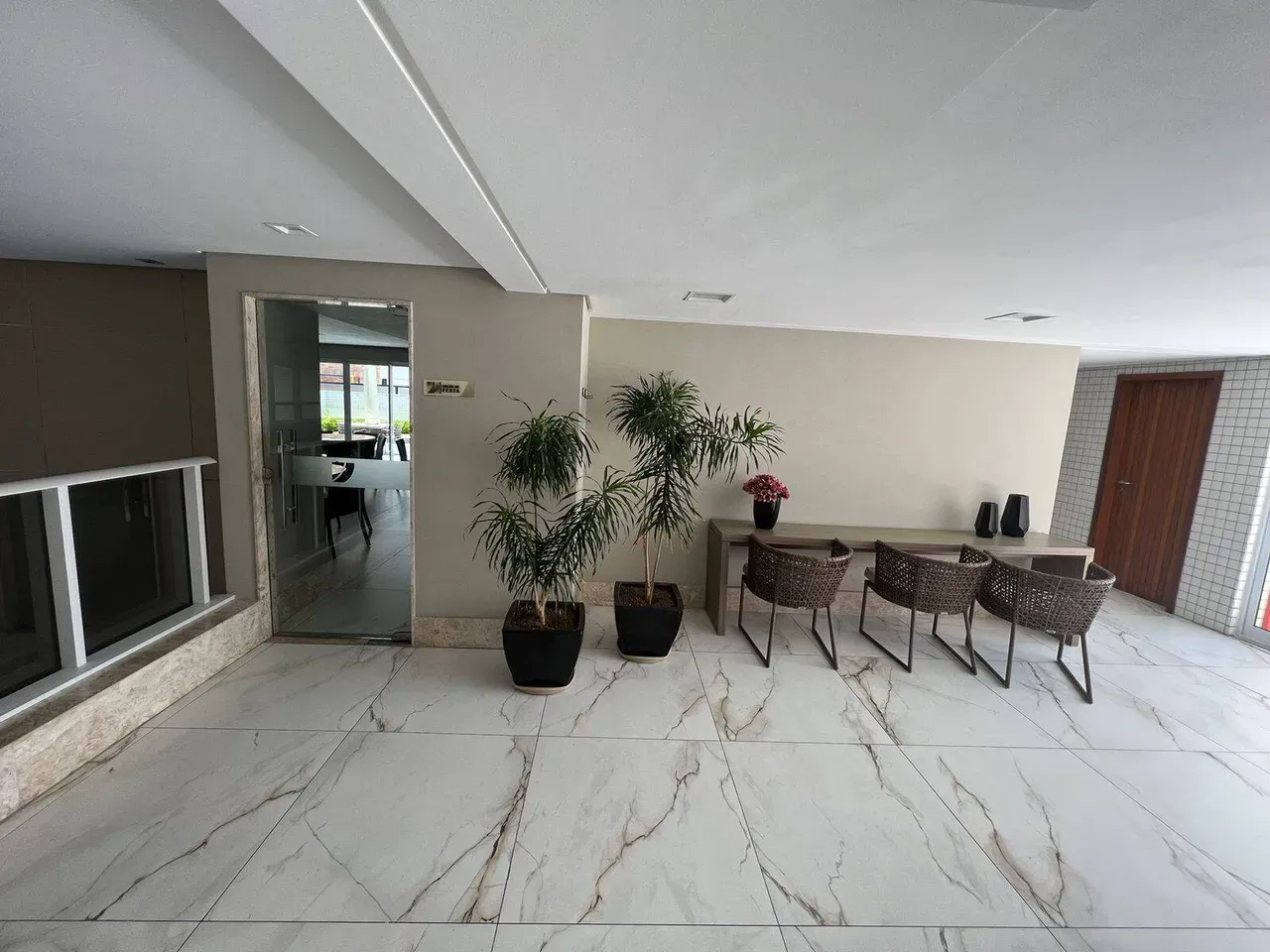 Furnished apartment with 4 en-suite bedrooms and 3 parking