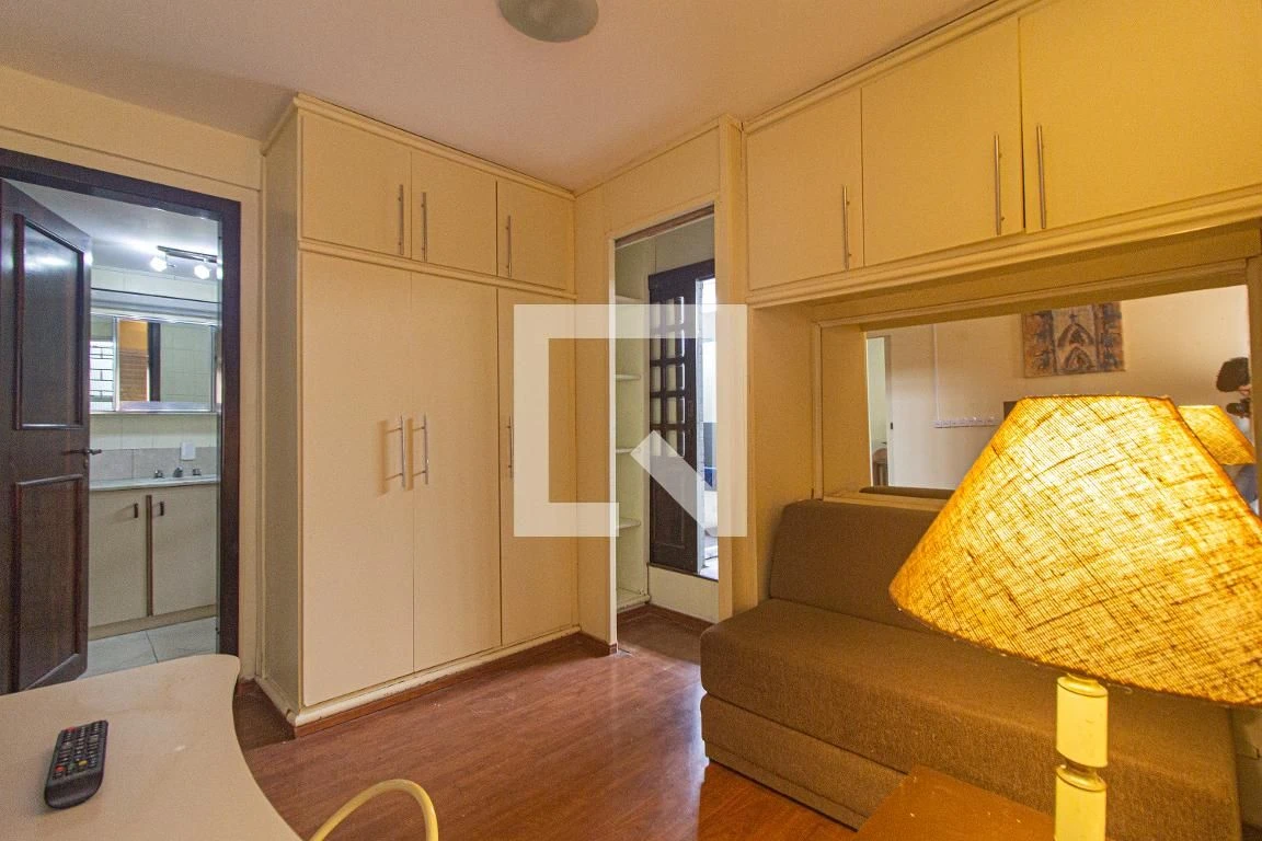 Furnished studio, 60 m², with a glass-enclosed balcony — photo 3