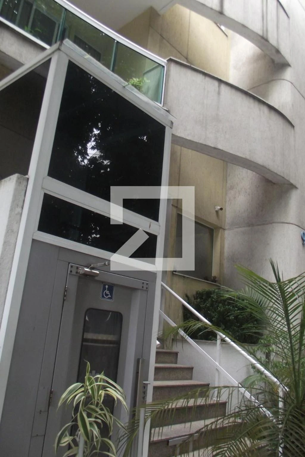 Furnished apartment with 3 bedrooms and enclosed balcony — photo 54