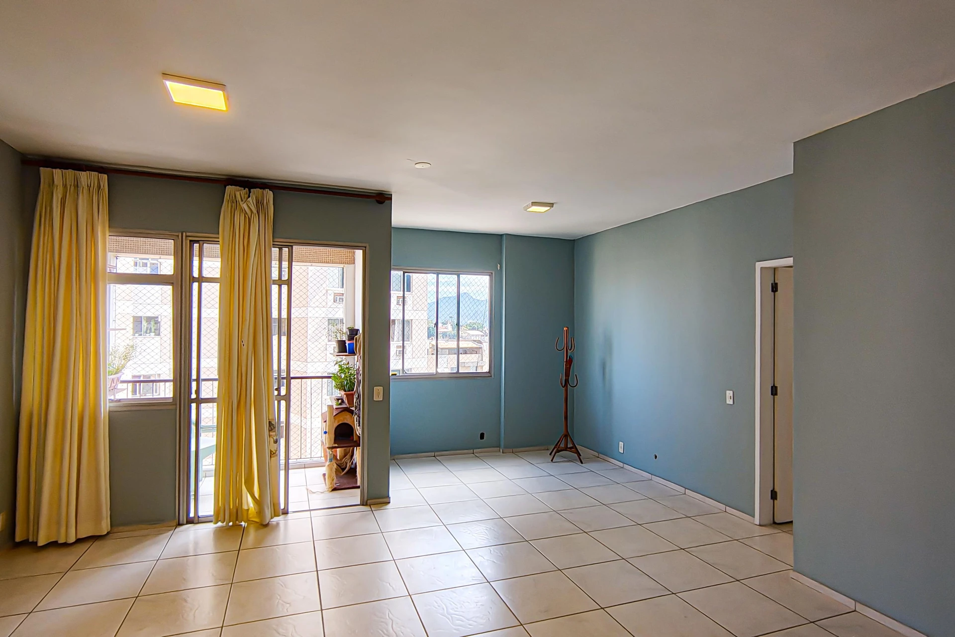 3-bedroom apartment in a building with a gym — photo 5