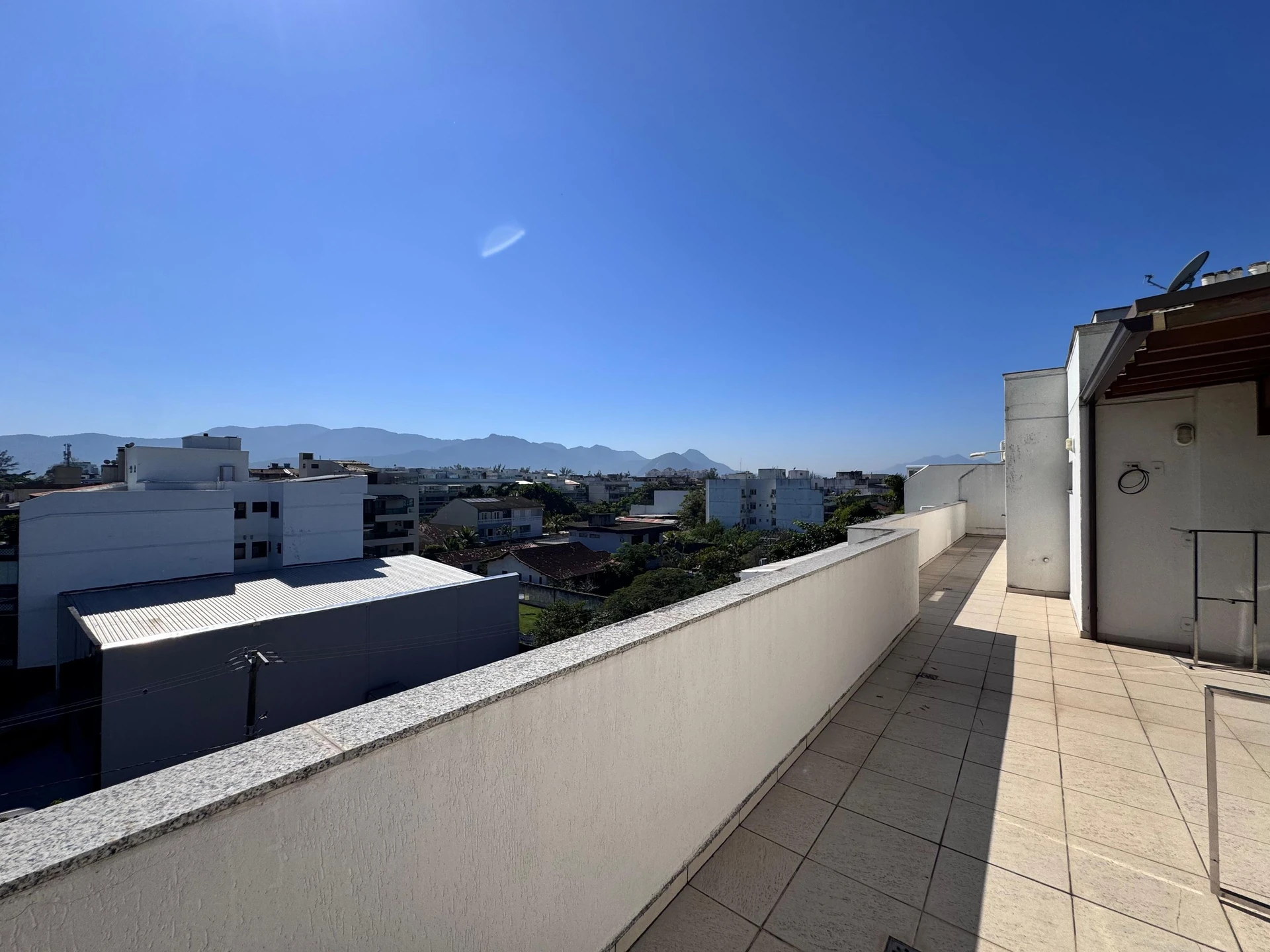 Furnished apartment with 3 bedrooms and 2 parking spaces — photo 31