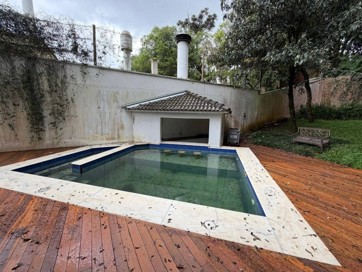 4-bedroom house with a bathtub — photo 23