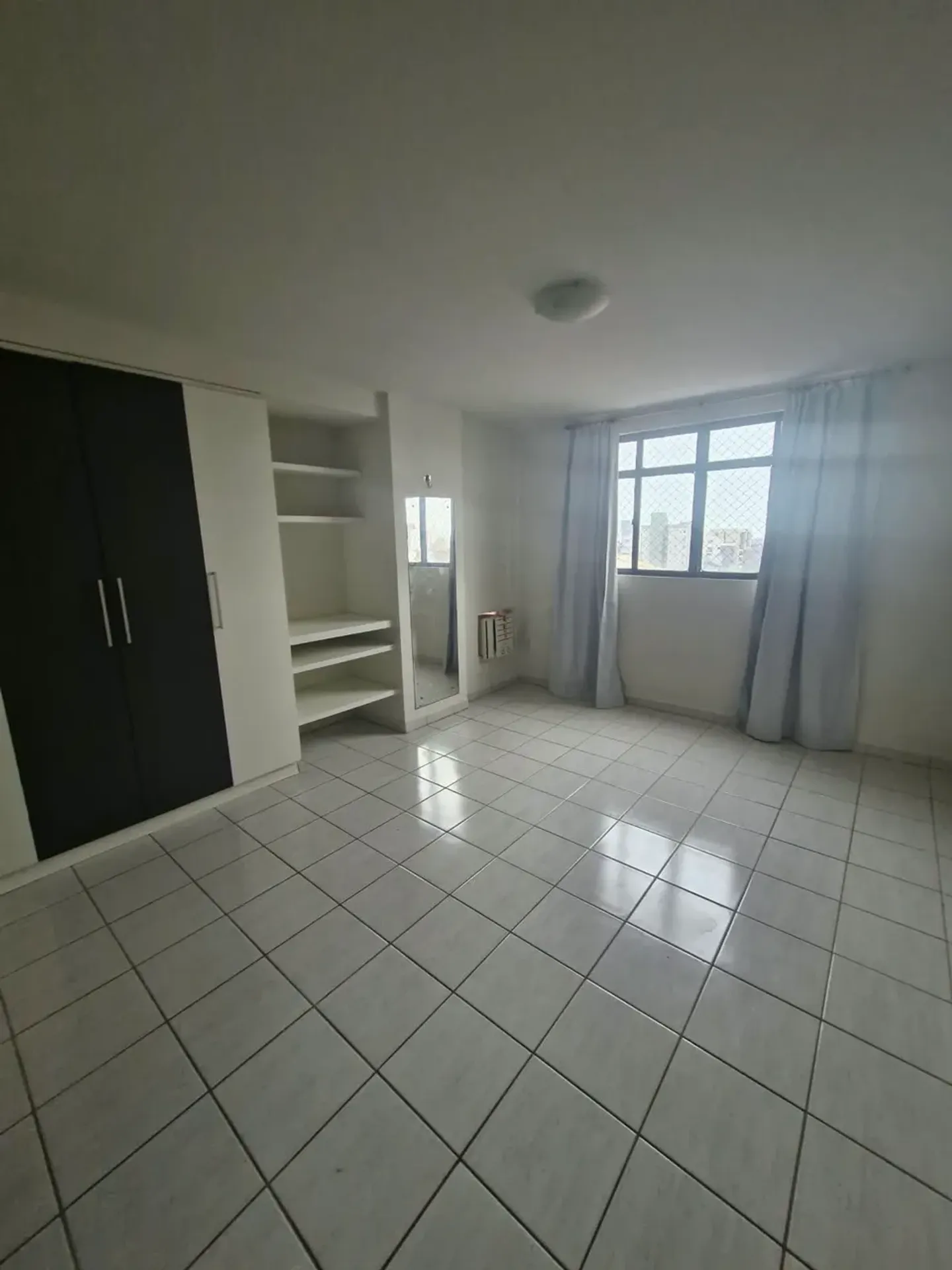 3-bedroom apartment in a building with a pool — photo 4