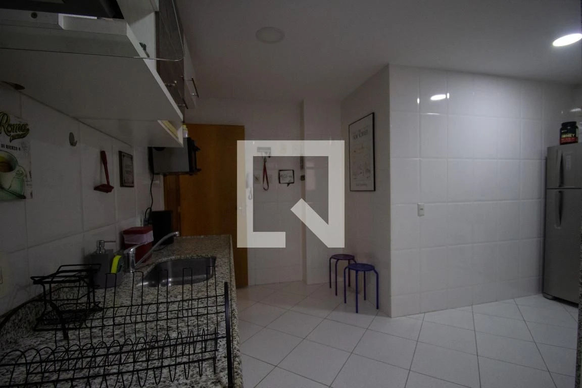 Furnished apartment with 2 en-suite bedrooms and desk — photo 26