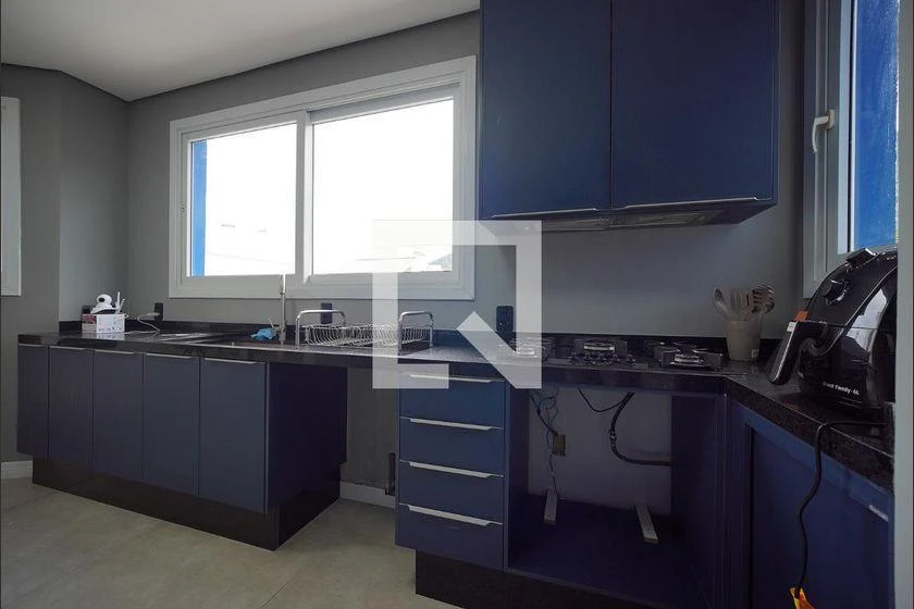 Floor-to-ceiling windows in a 4-bedroom house, 300 m² — photo 6