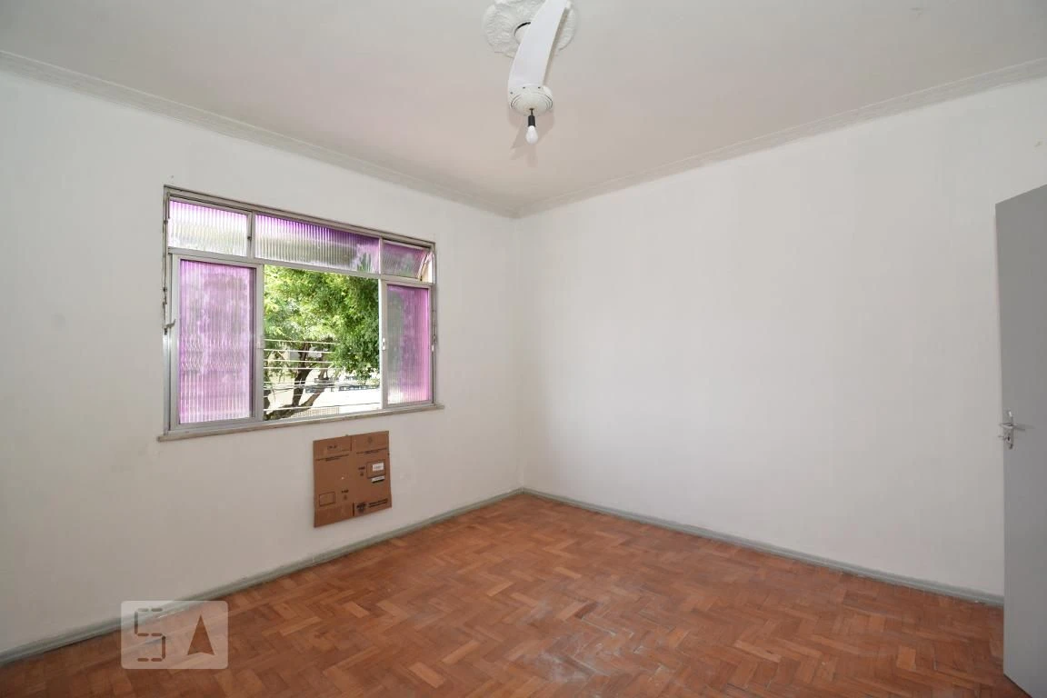 Wood or laminate floors in a 2-bedroom house, 100 m² — photo 31