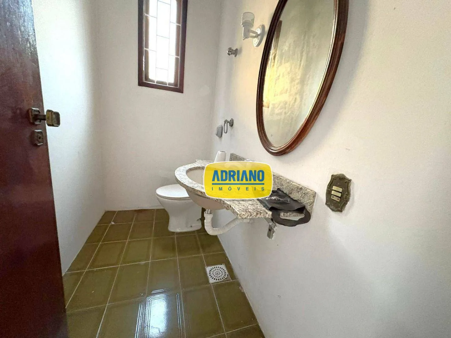 House with 5 bedrooms and 4 parking spaces, 400 m² — photo 28