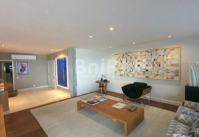 Furnished apartment with 4 bedrooms and a gas stove