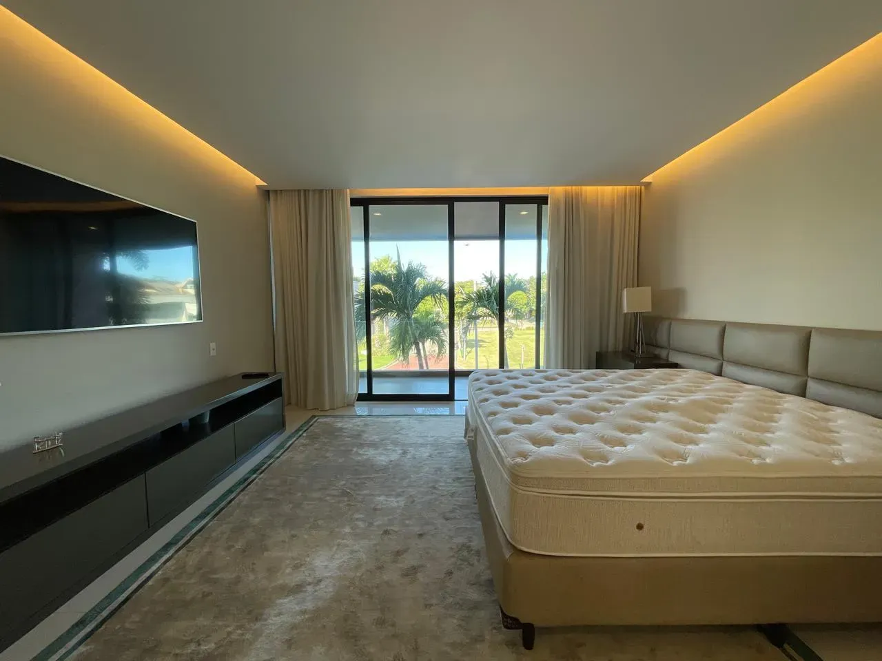 760 m² house with a private pool and a jacuzzi — photo 9