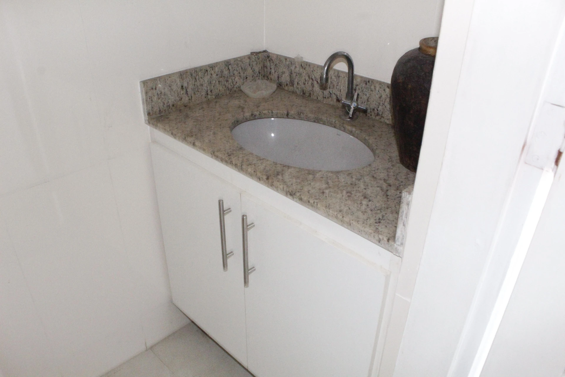 Rental apartment with 4 bedrooms and a balcony — photo 48