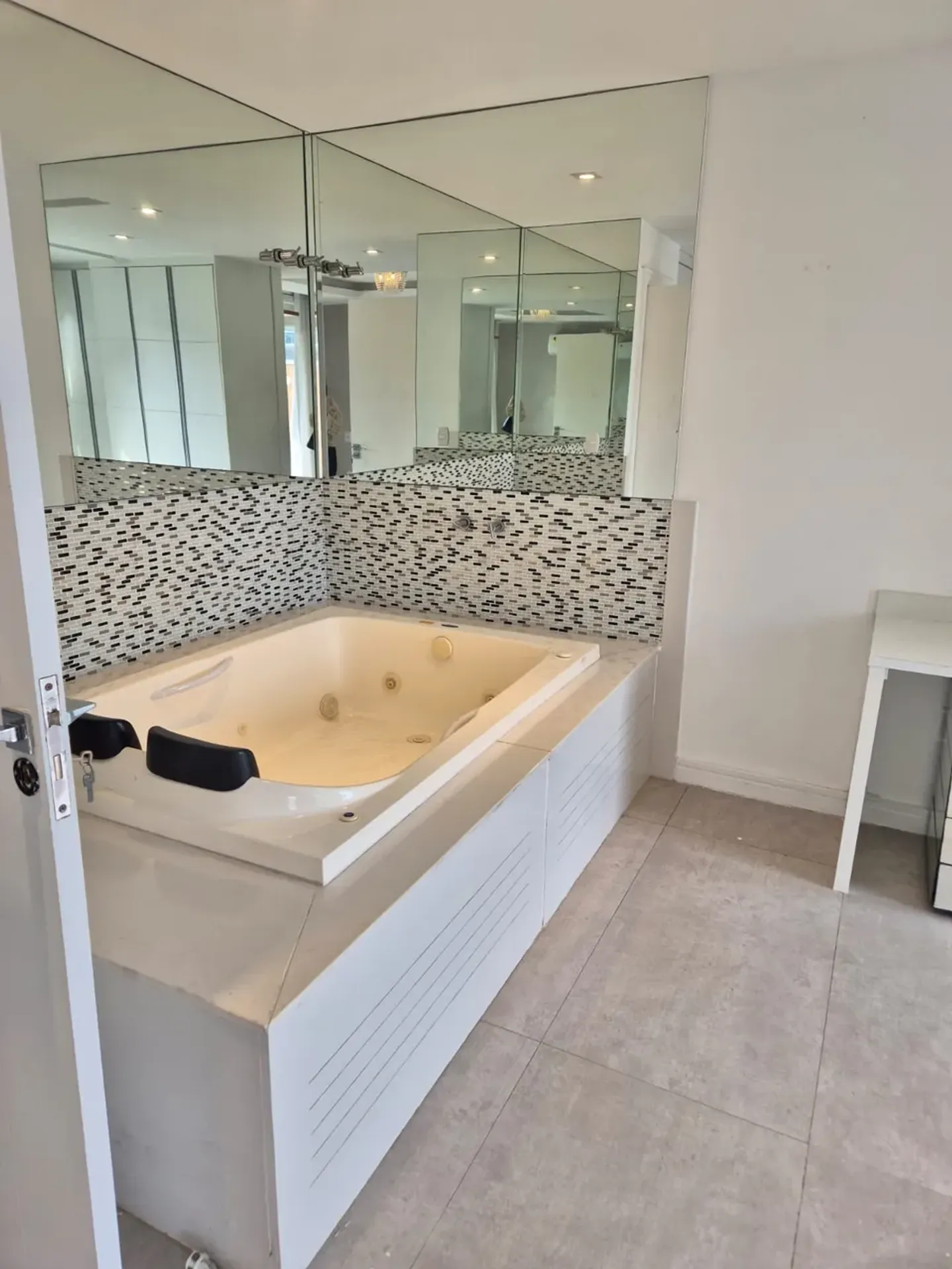 Casa para alugar com 5 quartos e piscina ao ar livre — photo 8
