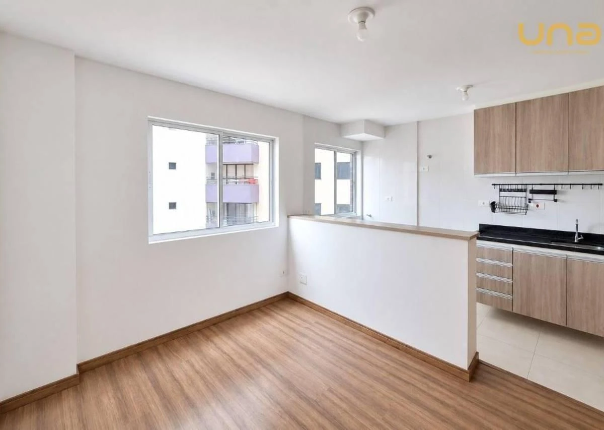 Apartment, 32 m², with wood or laminate floors — photo 2