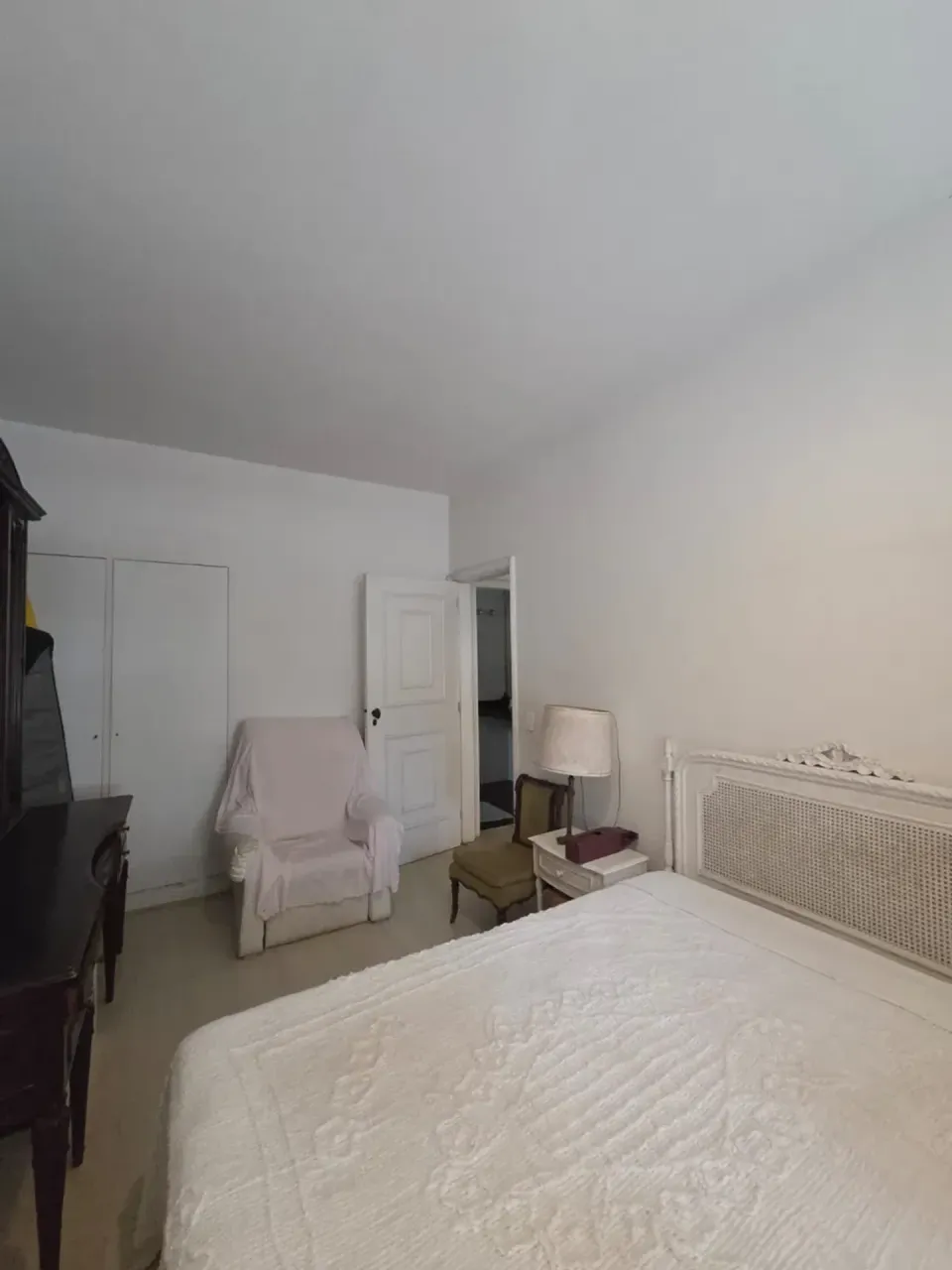 Furnished apartment with 4 bedrooms and 2 parking spots — photo 3