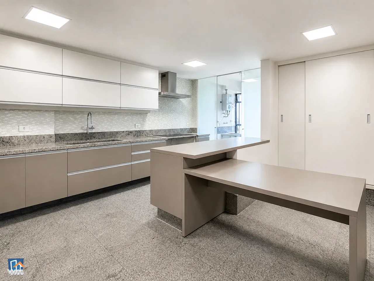 Apartamento de 4 quartos com 315 m² e varanda envidraçada — photo 34