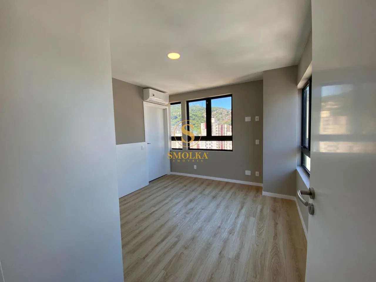 Apartamento de 54 m² con 1 suite y balcón de vidrio — photo 4