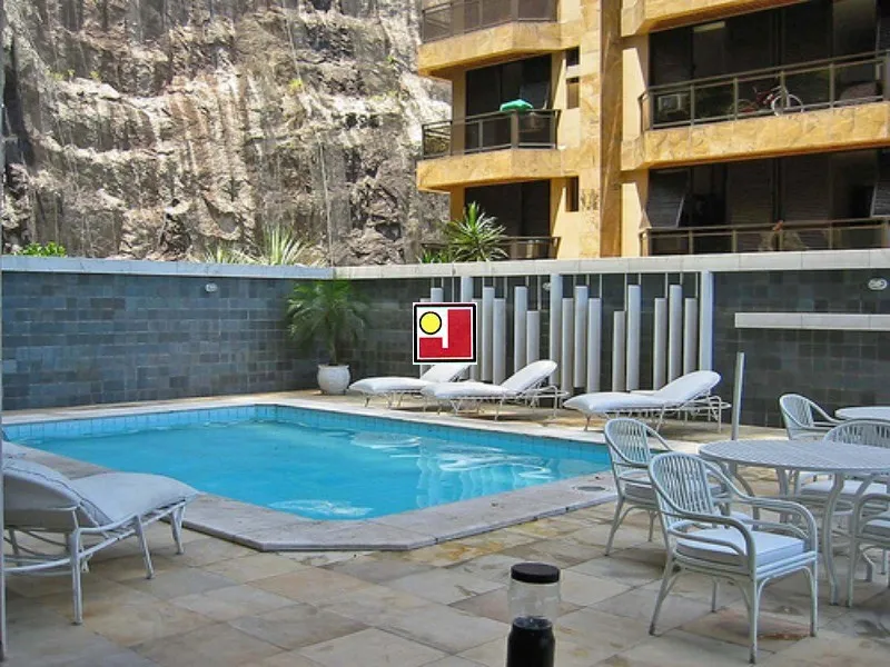 4-bedroom apartment with a glass-enclosed balcony — photo 46