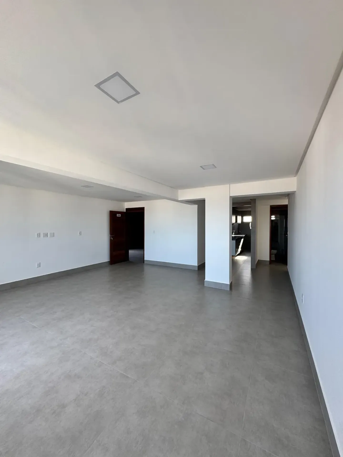 Квартира 145 м² з 4 спальнями-сюїтами та паркуванням — photo 36