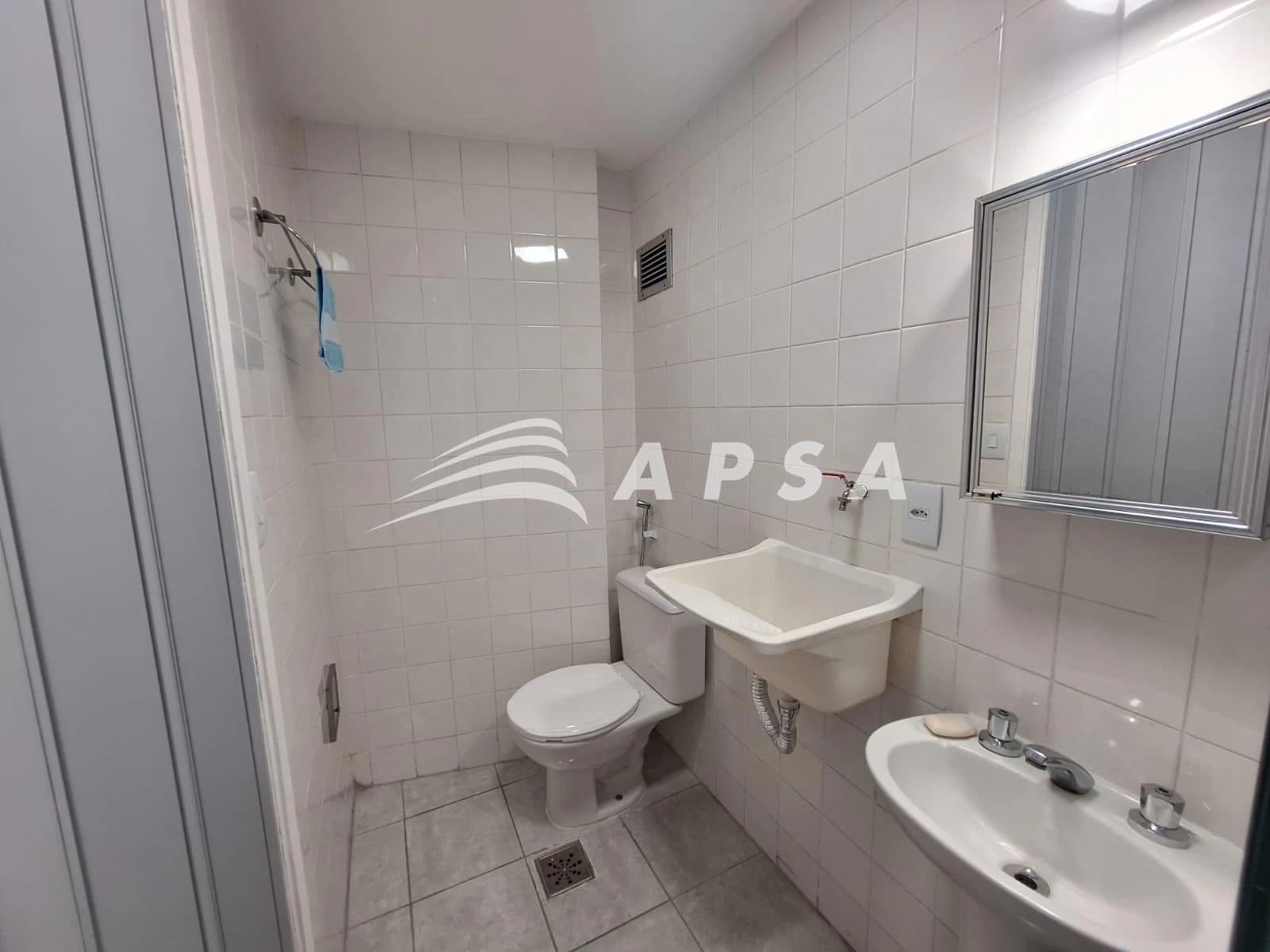 Apartamento de 1 quarto com janelas do piso ao teto — photo 5