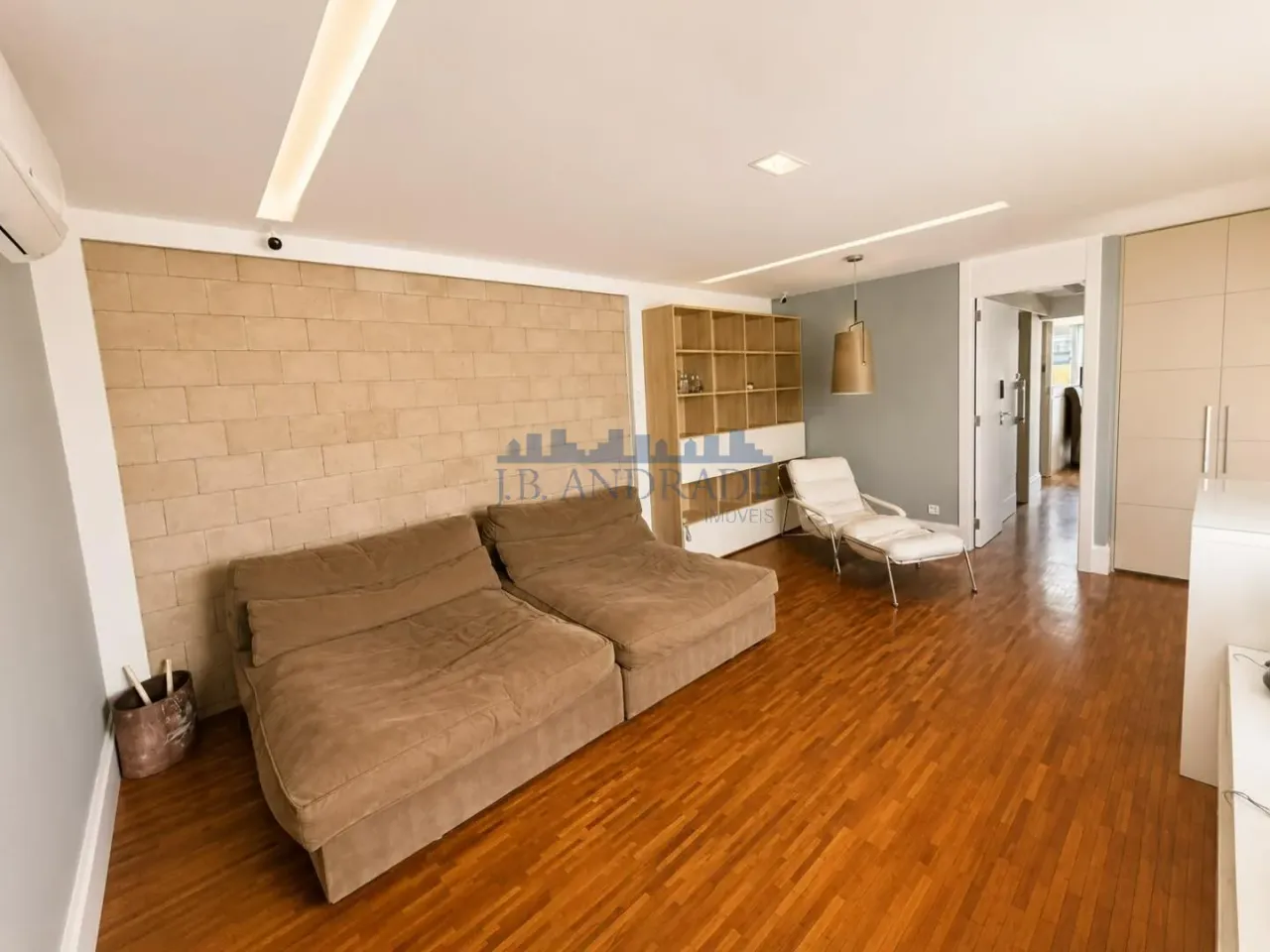 Furnished apartment with 4 bedrooms, 3 bathrooms and a balcony — photo 14