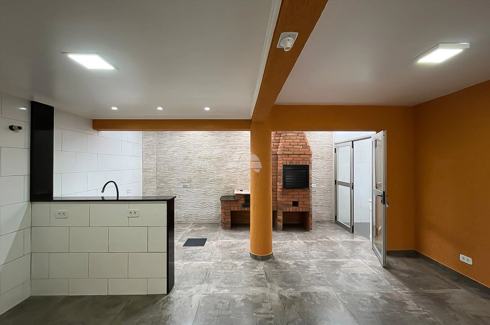 2-bedroom house with a walk-in closet in Curitiba — photo 10