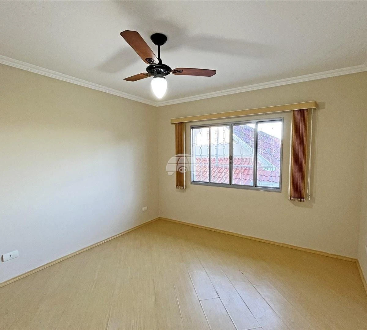 Wood or laminate floors in a 3-bedroom house, 126 m² — photo 8