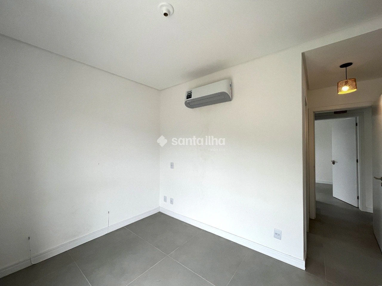 Balcony with a grill in a 2-bedroom apartment, 59 m² — photo 16
