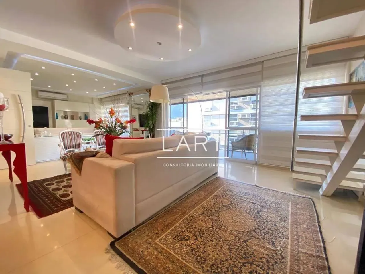 Apartamento com 4 dormitórios e 5 banheiros, 350 m² — photo 11
