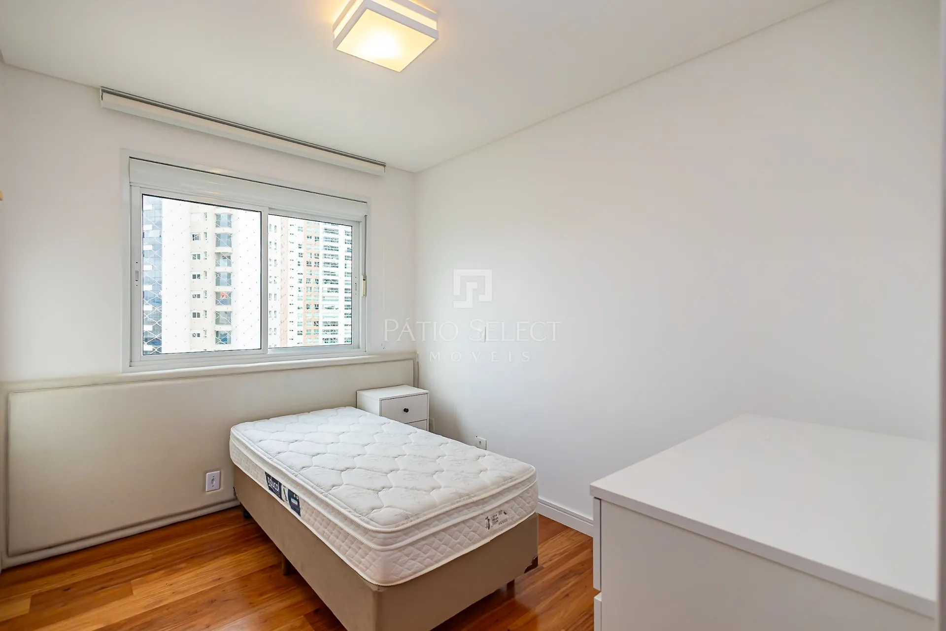 4-bedroom apartment with a fireplace — photo 48