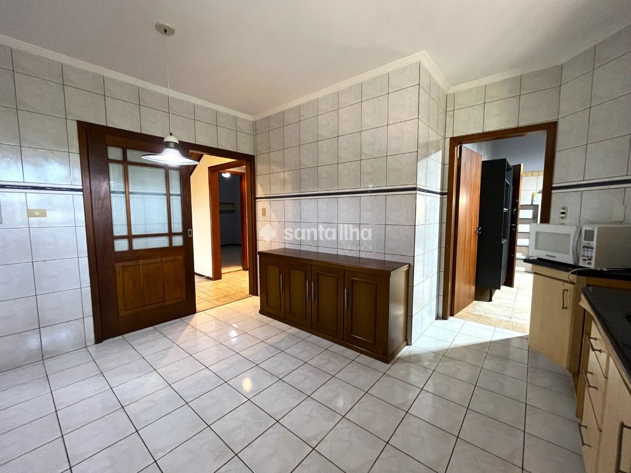 200 m² house with a private BBQ and a grill on the balcony — photo 18