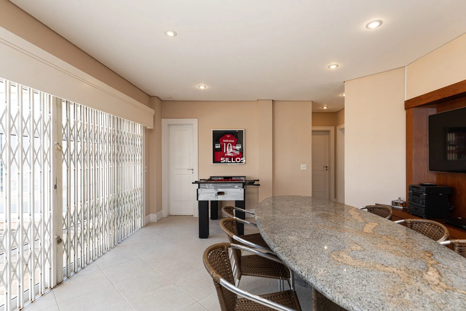Rental house with 4 en-suite bedrooms and 7 baths — photo 18
